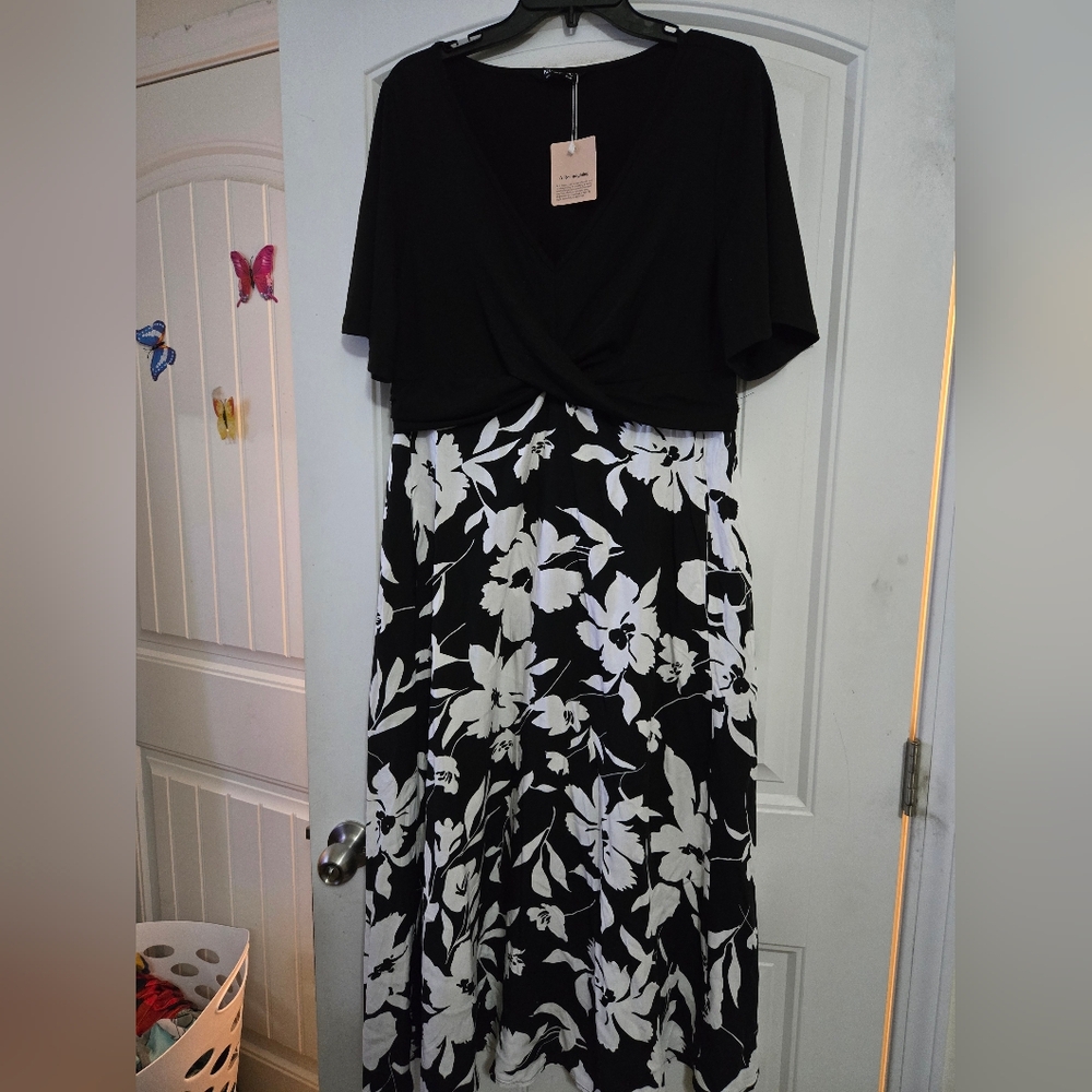 BloomChic Black Dress with Neutral Tag